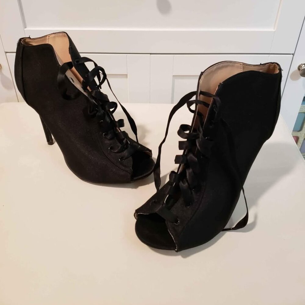 🔥 Open Toe Lace Up Short Boot Heels Booties - Used Good Condition - size 8